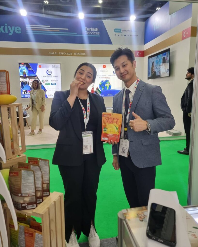 Importers, distributors, buyers who visit and love DeliKing Premium Thai Tropical Fruit Jelly at Organic & Natural Expo Dubai.