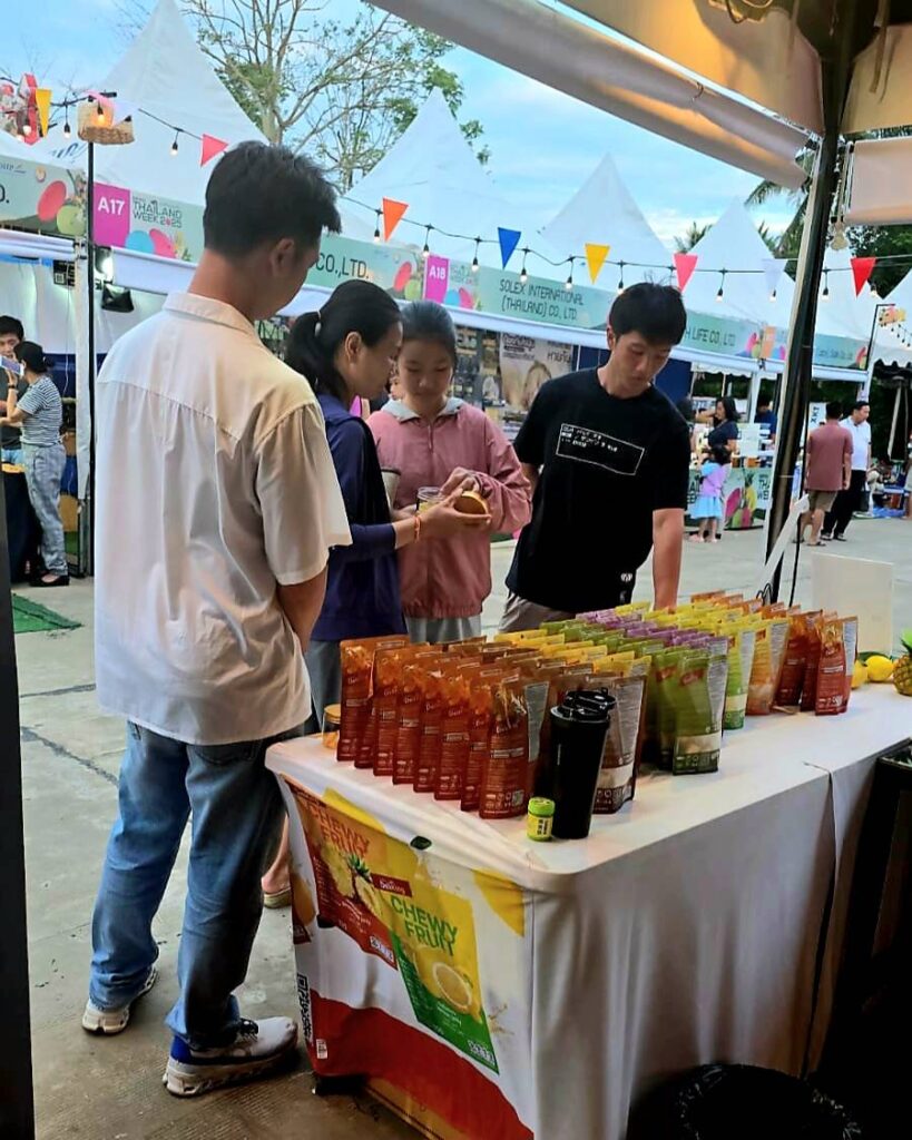 Customers visit and taste DeliKing Premium Thai Tropical Fruit Jelly at booth and happy with our products.