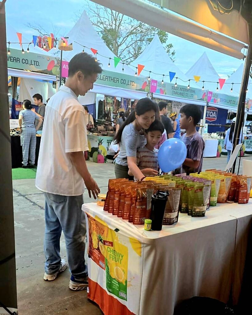 Customers visit and taste DeliKing Premium Thai Tropical Fruit Jelly at booth and happy with our products.